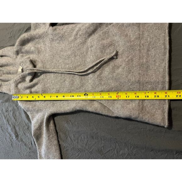 Athleta Girls Cashmere Hoodie Sweater Gray Size Small Pullover Cozy Soft - Picture 5 of 7